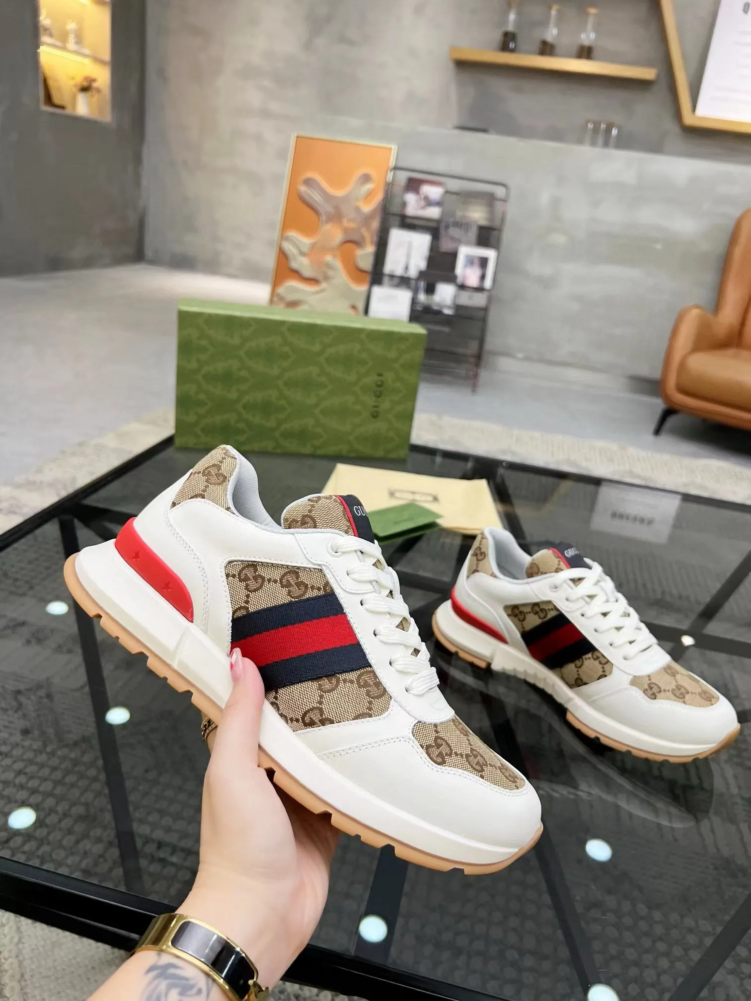 Factory price: 458💰New men's shoes GUCCI [Lightning] latest shoes shipped. Original quality, fashionable, made of special materials, sheepskin lining, brand new packaging. The foot feels super comfortable and the workmanship is impeccable. Size: 38-44, customized 45